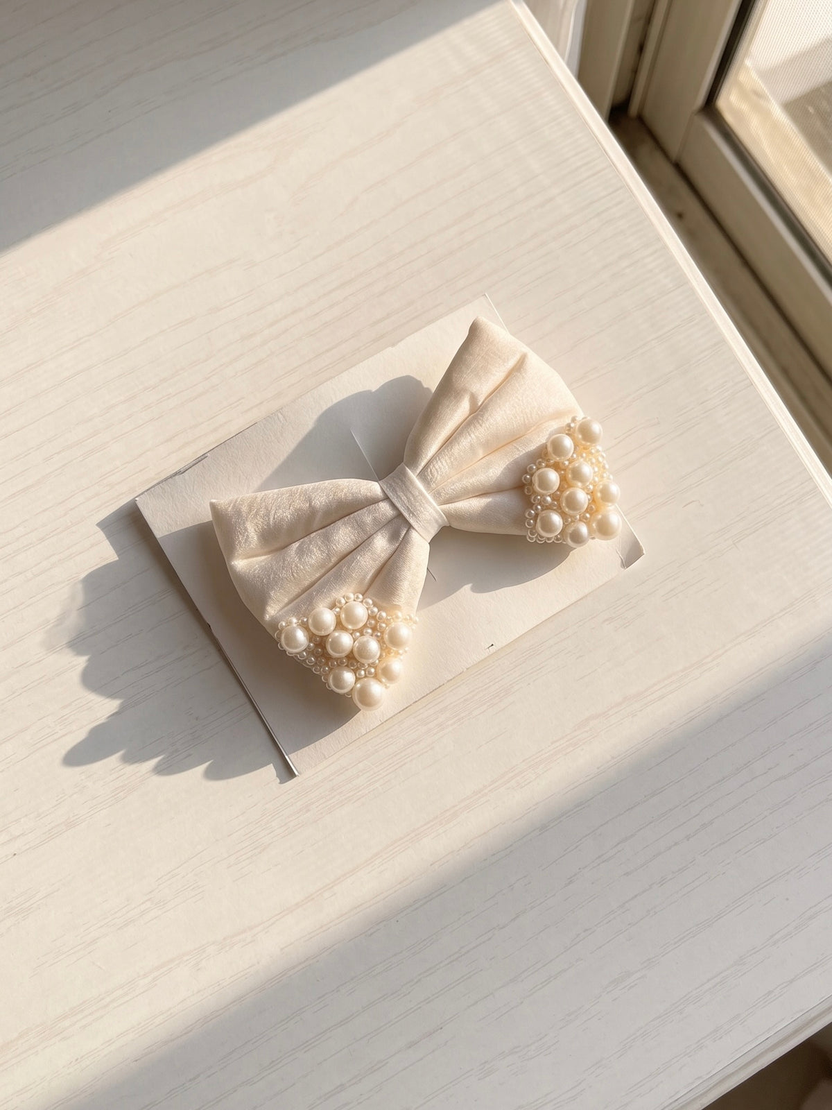 Pearl Bow-Cream