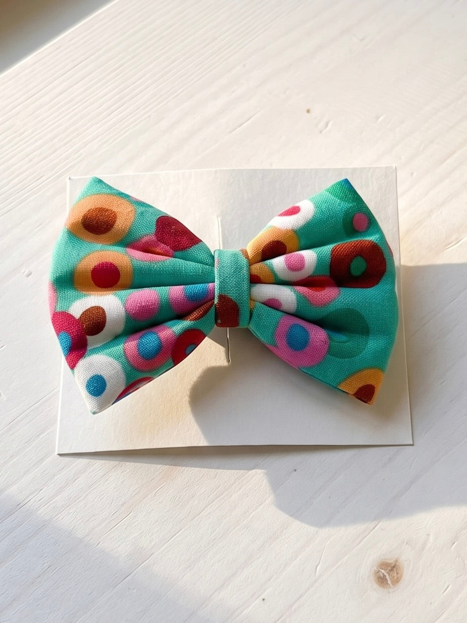 Medium Bow-Green Geometric